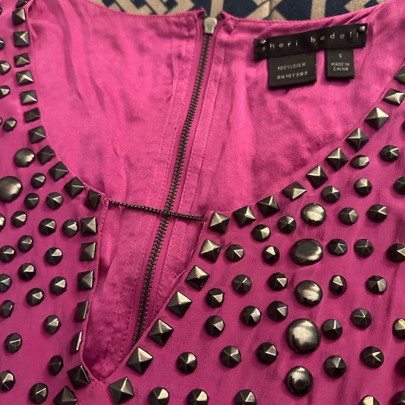 Bright pink silk dress with metal details - Picture 3 of 7
